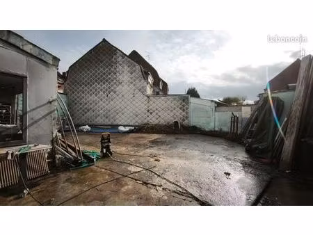 terrain parking clos  garage avec dépendances