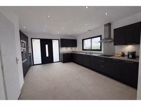 maison rénovée 102 m² – 3 chambres – terrain 450 m² – le bourg de chevroux (01190)