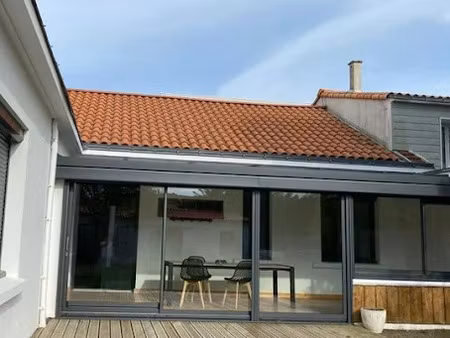 location meublée maison 5 pièces 131 m² à la roche-sur-yon (85000)  1 247 €