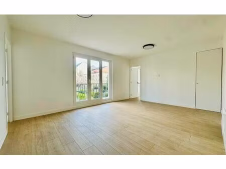 location appartement  53.14 m² t-3 à créteil  1 490 €