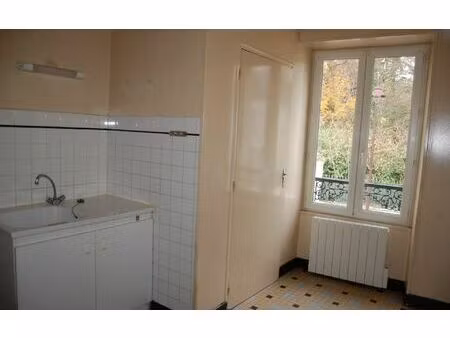 location appartement  m² t-1 à saint-satur  244 €