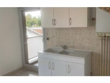 location appartement  m² t-1 à sainte-foy-lès-lyon  745 €