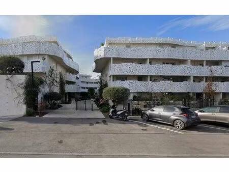 location stationnement  m² t- à lattes  45 €