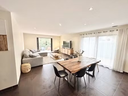 villa 3 faces de plain-pied avec piscine