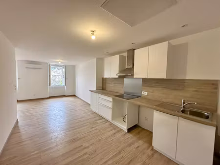carnoules - appartement t2 rénové - proche parking