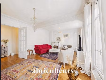 superbe appartement familial aux volumes généreux et au charme haussmannien de 105m2 dans 