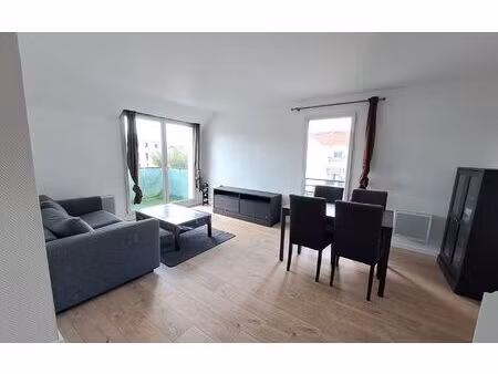 location appartement  m² t-2 à torcy  909 €