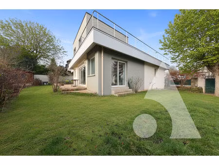 maison à evry village + local commercial attenant