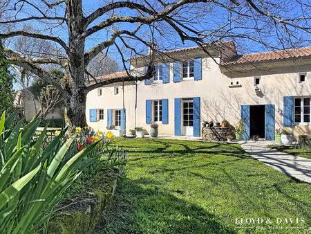 saint-ciers -sur gironde : maison de campagne 172 m² avec pisci