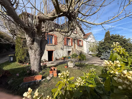 maison avec dépendance de 300 m²  et gare sncf à pied