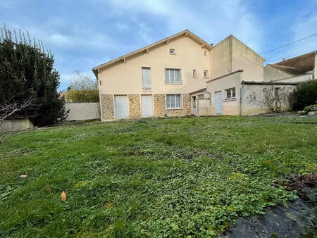 maison habitable avec toutes commodités sur place et 5 min gare sncf