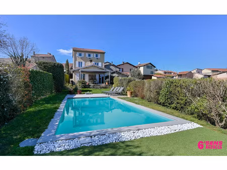 maison de village avec jardin et piscine