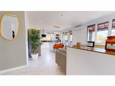 sorbiers  villa rénovée avec piscine