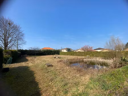 terrain constructible d'environ 943 m² secteur calme - gorrevod 01190