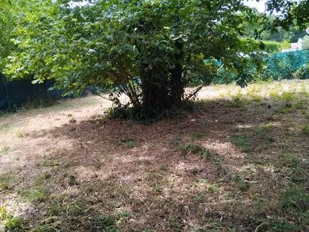 terrain constructible. viabilisé et cloturer