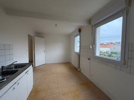 appartement 5 pièces de 93 m² avec double terrasse et parking - secteur champfleuri