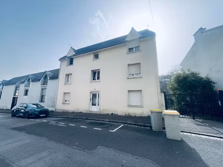 zola immeuble de 1987 de 9 logements sur 3 niveaux   grand sous-sol et cour.