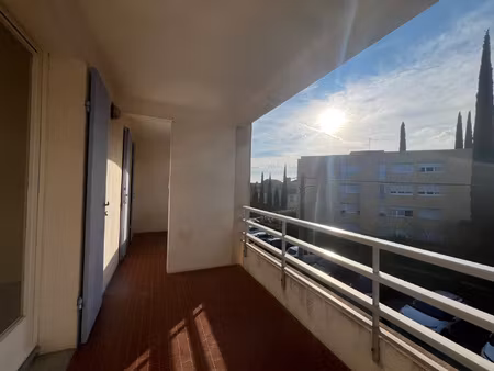 appartement type 2 avec balcon et climatisation