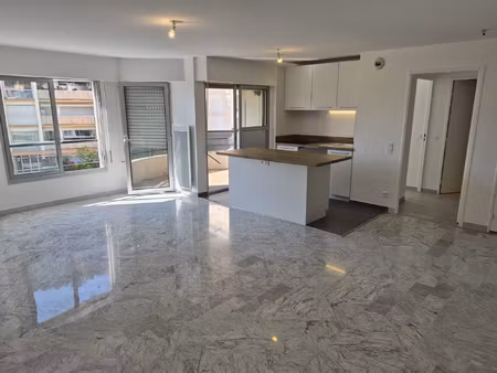 grand t2 avec garage bas avenue antoine peglion à rcm