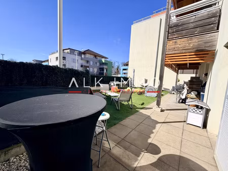 rare à la vente - superbe t3 en rez-de-jardin avec 92 m2 d'e