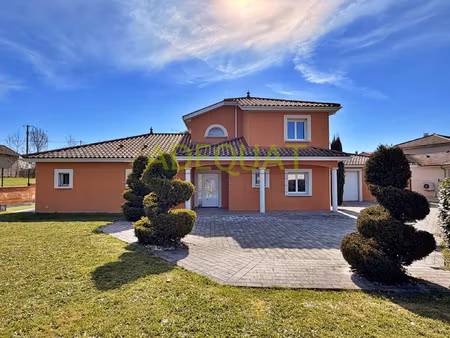 ruy-montceau  maison individuelle / 4 chambres / garage / pi