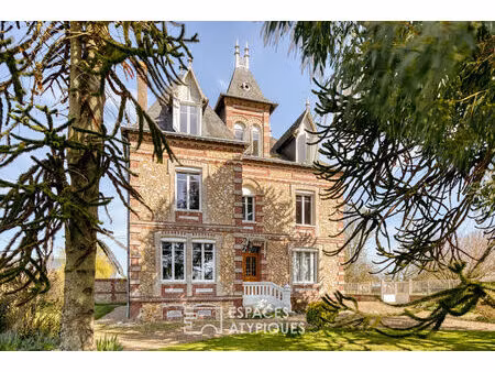 demeure familiale de caractère avec dépendance dans son écrin de verdure