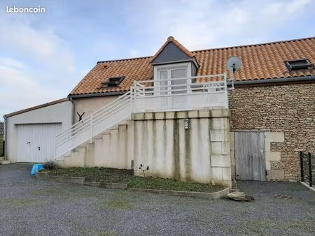 t2 bis de charme dans un corps de ferme – lumineux – campagne proche angers/saumur