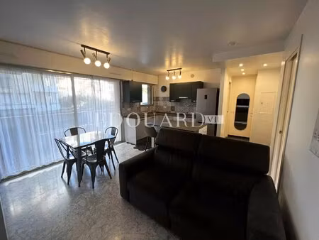 joli deux pièces meublé à louer  en excellant état avec spacieux balcon et parking en sous