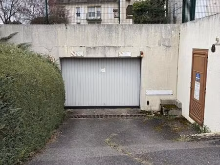 location parking/box 25 m²