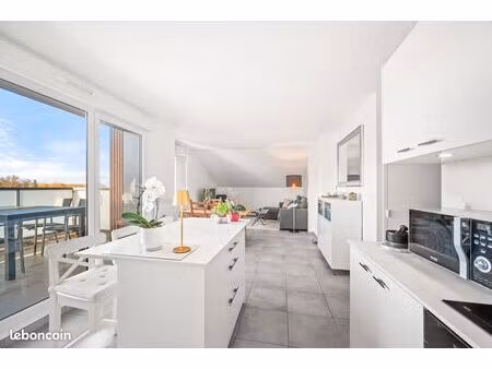 t4 récent et lumineux 107 m²– dernier étage – grand balcon – 4 stationnements – reignier –