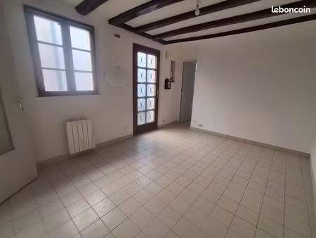 2/3 pièces de plain pied avec petite cour