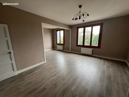 grand t4 bis entièrement rénové au 2ème étage - jardin collectif - centre ville de montluç