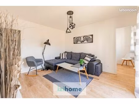 t2 lumineux avec balcon