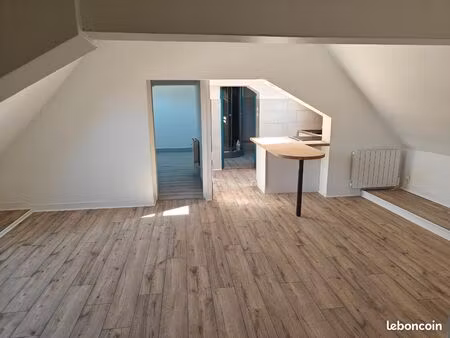 a louer appartement 2ème étage mansardé