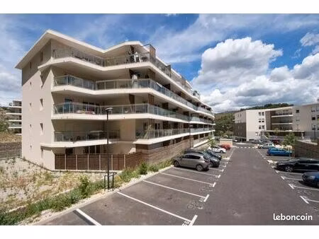 location place de parking en extérieur