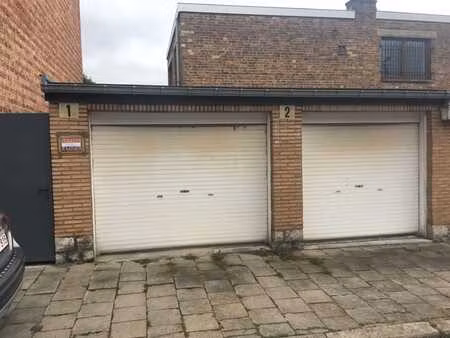 2 garages 1 avec fosse