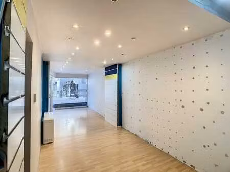 surface commerciale en plein centre de ciney