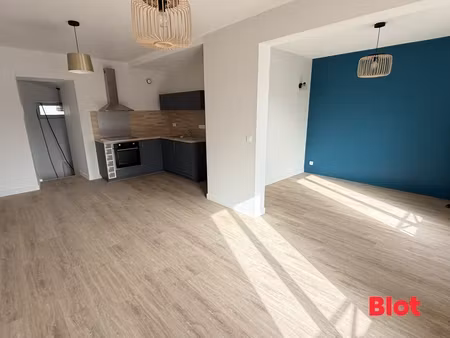 a vendre à dinard - appartement t2 sans charges hypercentre  marché et plages