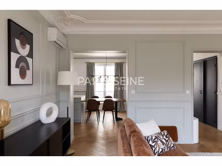 ** marché saint-honoré ** 4 pièces avec balcon refait à neuf par architecte !