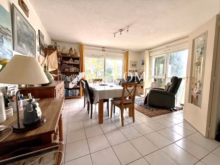 appartement t2 à vendre à saintes rive gauche  avec ascenceu