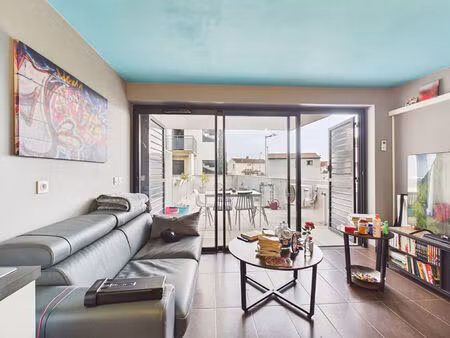 grand studio avec terrasse et parking en sous-sol