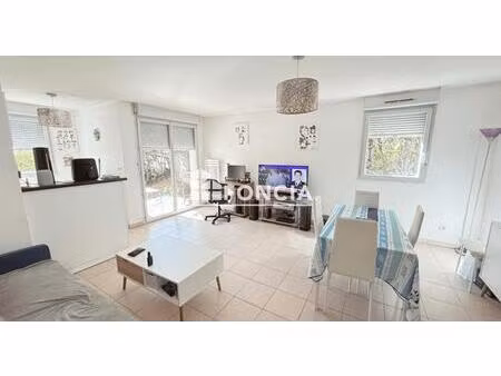 ideal investisseur  appartement t3 en rez-de-chaussée avec jardin  parking et piscine