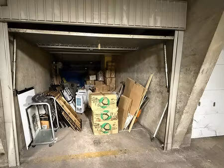 box fermé dans résidence fermée en sous sol bas de chatou