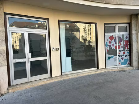 à louer - local refait à neuf