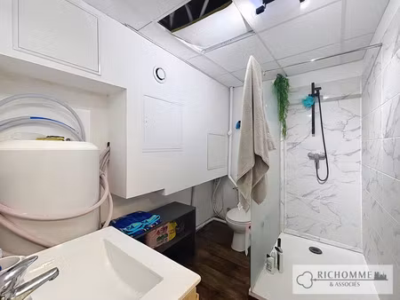 à louer – local commercial avec vitrine – rue clovis  reims