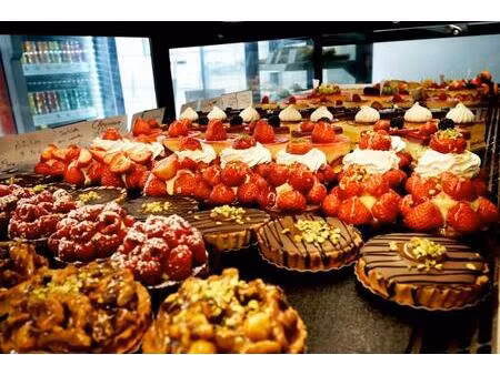 murs commerciaux d'une boulangerie à salon de provence