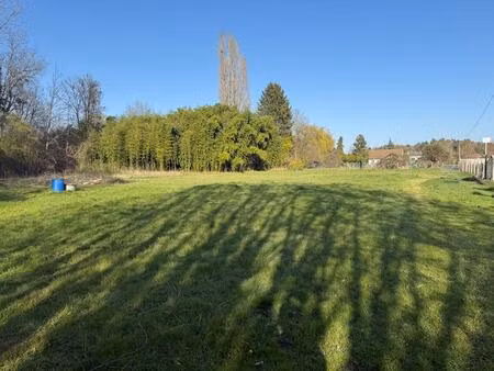 maison à rénover de 64 m2 sur terrain de 5619 m2 partiellement constructible