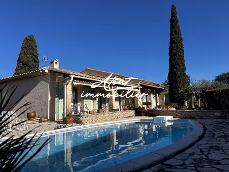 villa 4 faces  de plain-pied avec piscine  garage et dépenda