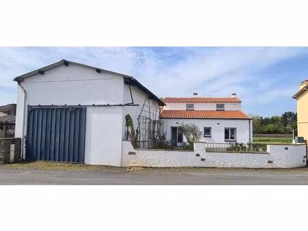 maison gorges 5 p . 3 chs . 1 bureau . 93 m² . t 507 m² . garage . cave . préau