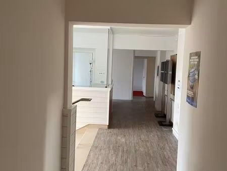 appartement à rénover ou local tertiaire